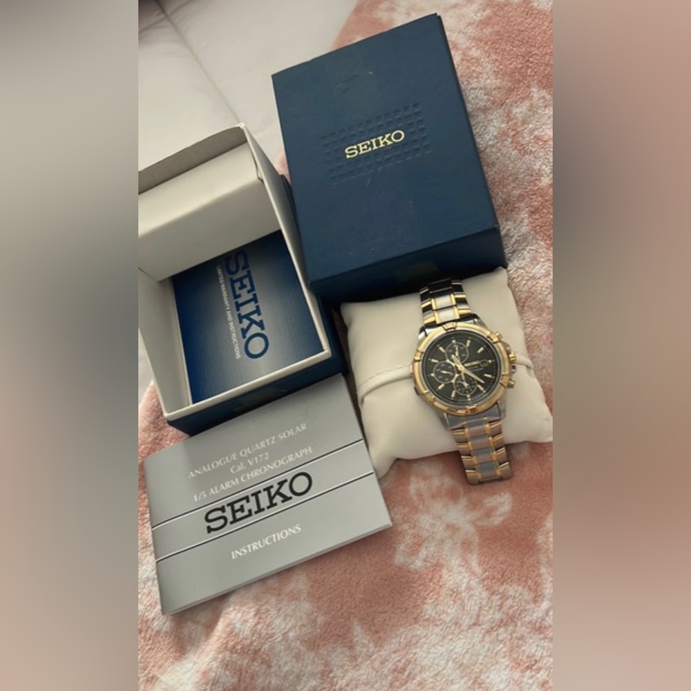 seiko analogue quartz solar